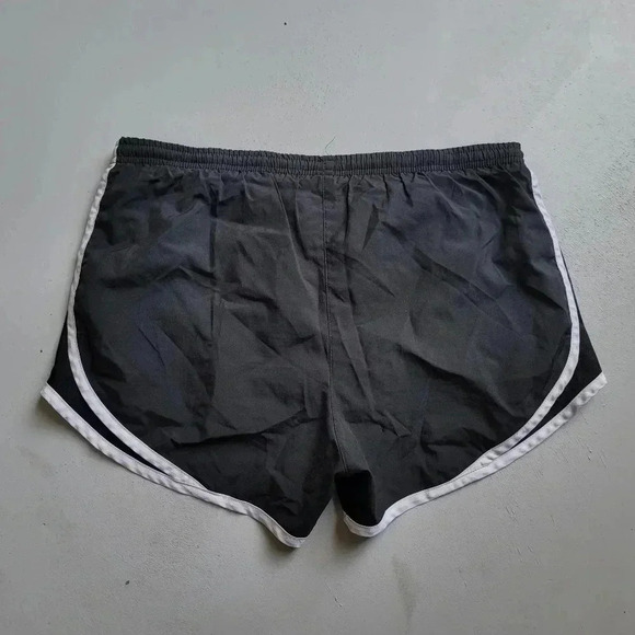 Womens NIKE TEMPO Running Shorts Black/ White Size S (4-6) - Picture 3 of 9
